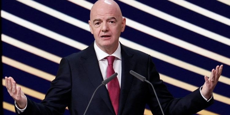 Investițiile private în competițiile FIFA provoacă opoziție